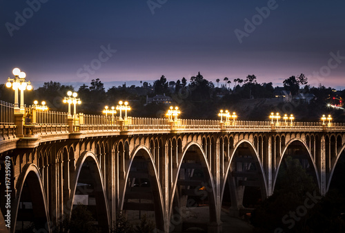 Fototapeta Suicide Bridge