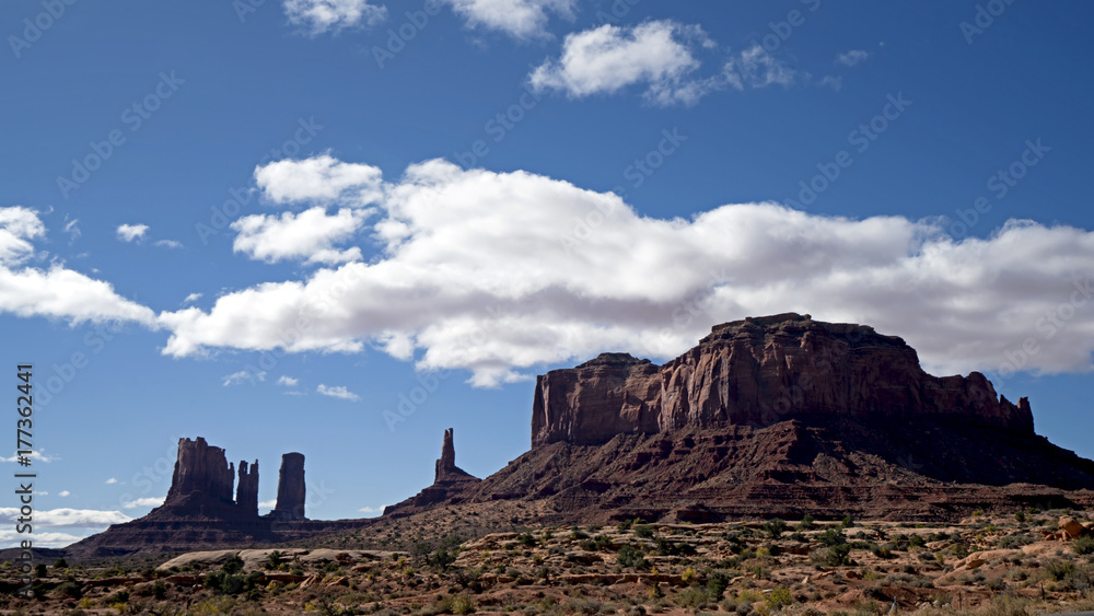 Fototapeta premium Sentinel Mesa in Monument Valley