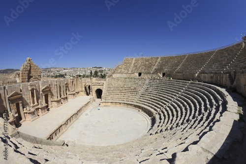 ジェラシュ遺跡の南のローマ劇場