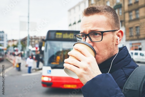 Bilde på lerret Morning coffee on the city street