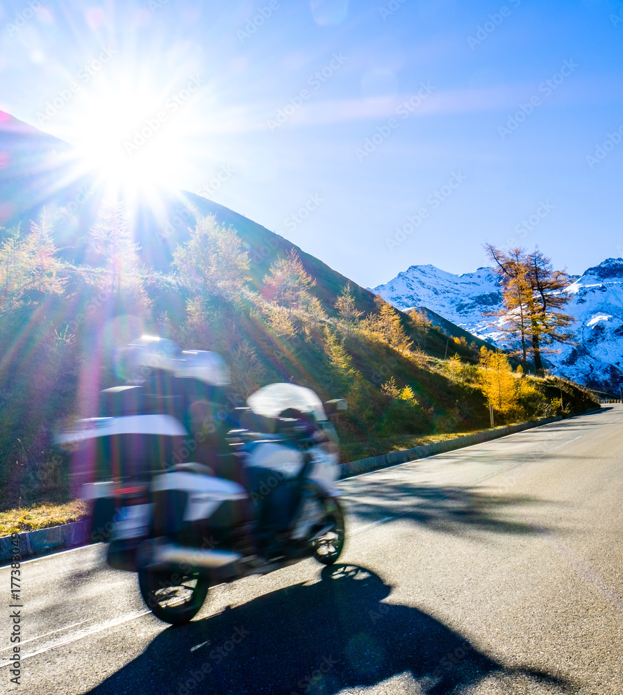 Obraz premium motorbike at the grossglockner mountain