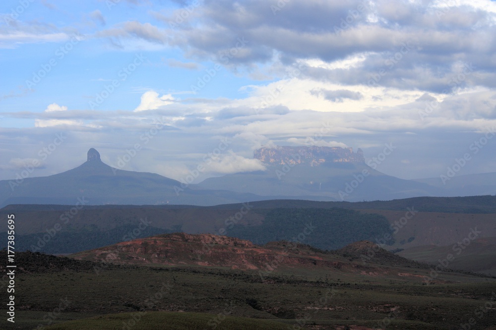 Fototapeta premium landscape and behind mount Roraima,Gran Sabana Venezuela