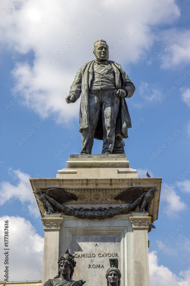 Camillo Benso, Count of Cavour statue in Rome