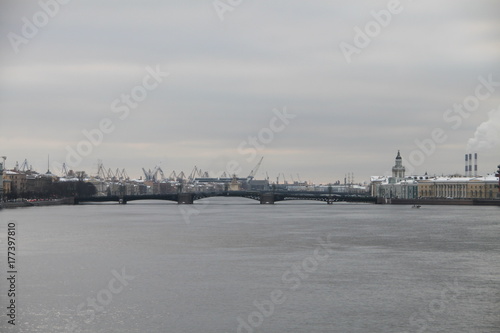 Мост через Неву реку © vasilaleksandrov