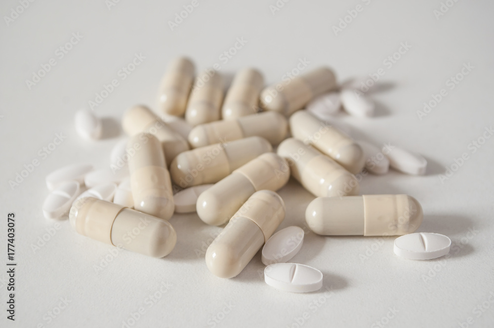 médicaments sur fond blanc médicaments sur fond blanc