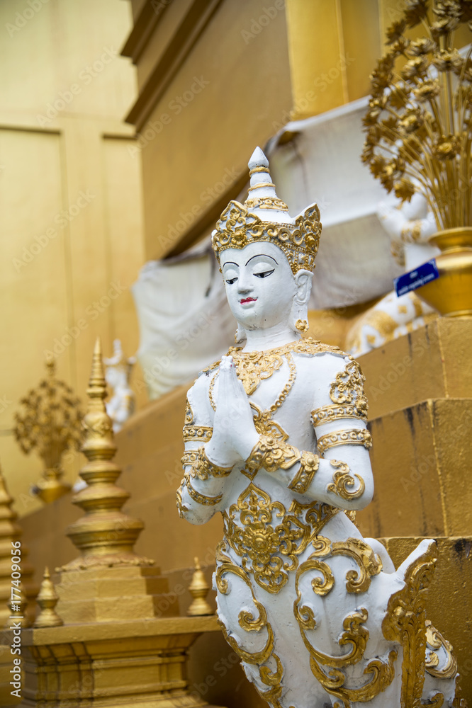 the beautiful statue show the culture of thai in action 