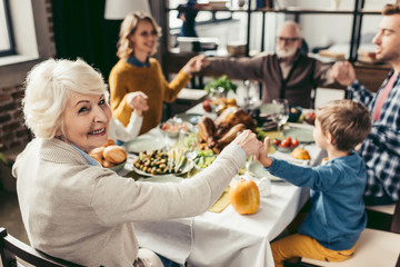 praying on thanksgiving