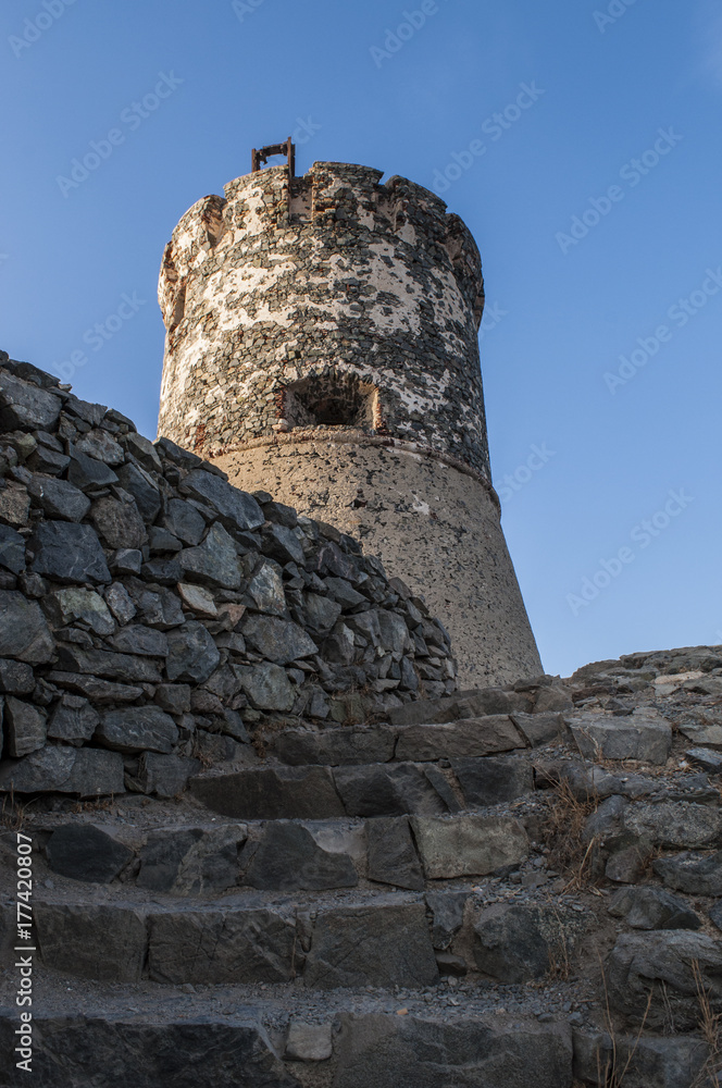 Foto de Corsica, 01/09/2017 la Torre della Parata, la torre genovese