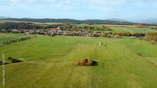 Thüringen, Luftbild von Langenhain, Kalkberg, Hörselberg im Hintergrund
 photo