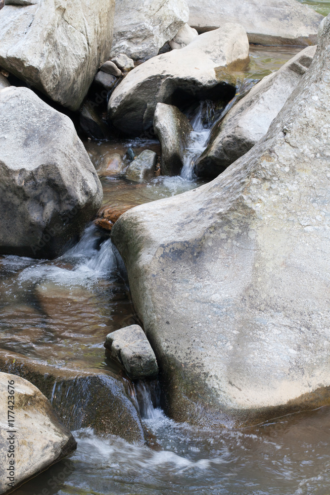 Fototapeta premium carving water between rocks