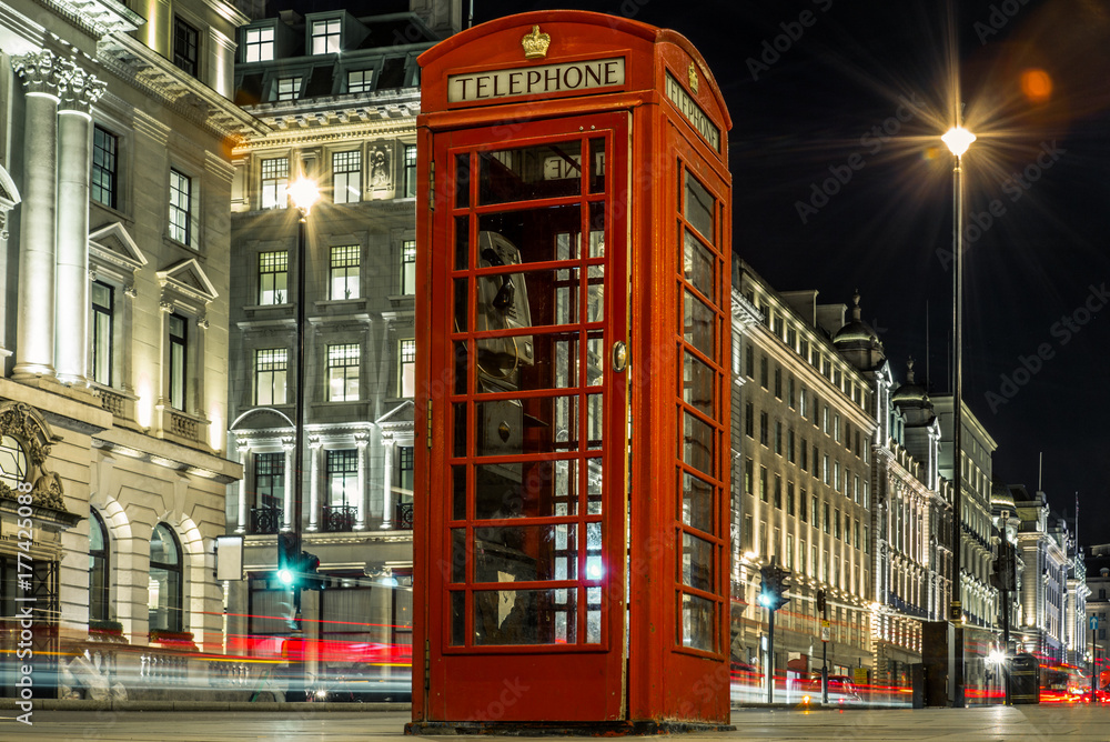 Phone booth in the center of London - 3