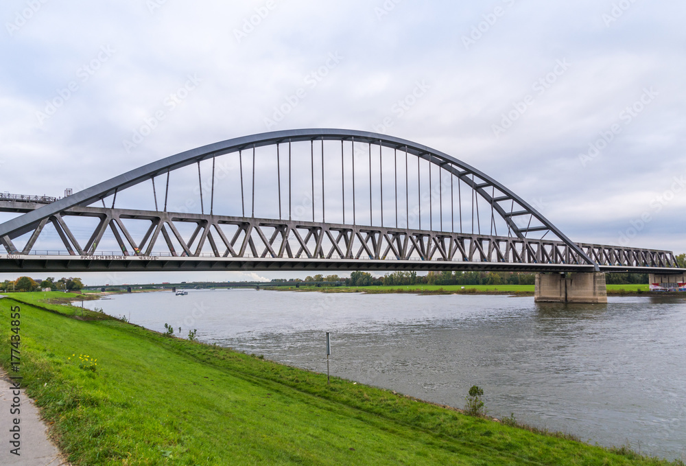 Bahnbrücke - Düsseldorf Hamm