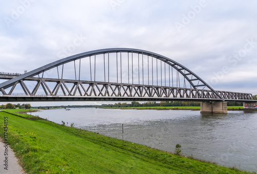 Bahnbrücke - Düsseldorf Hamm © hanseat