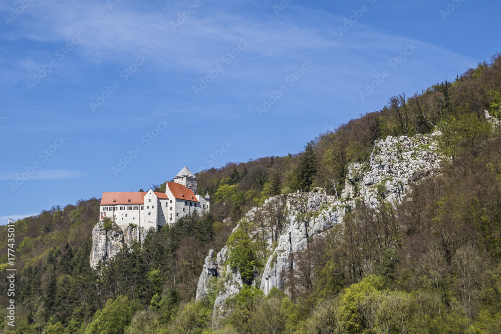 Felsige Landschaft mit einem Schloss