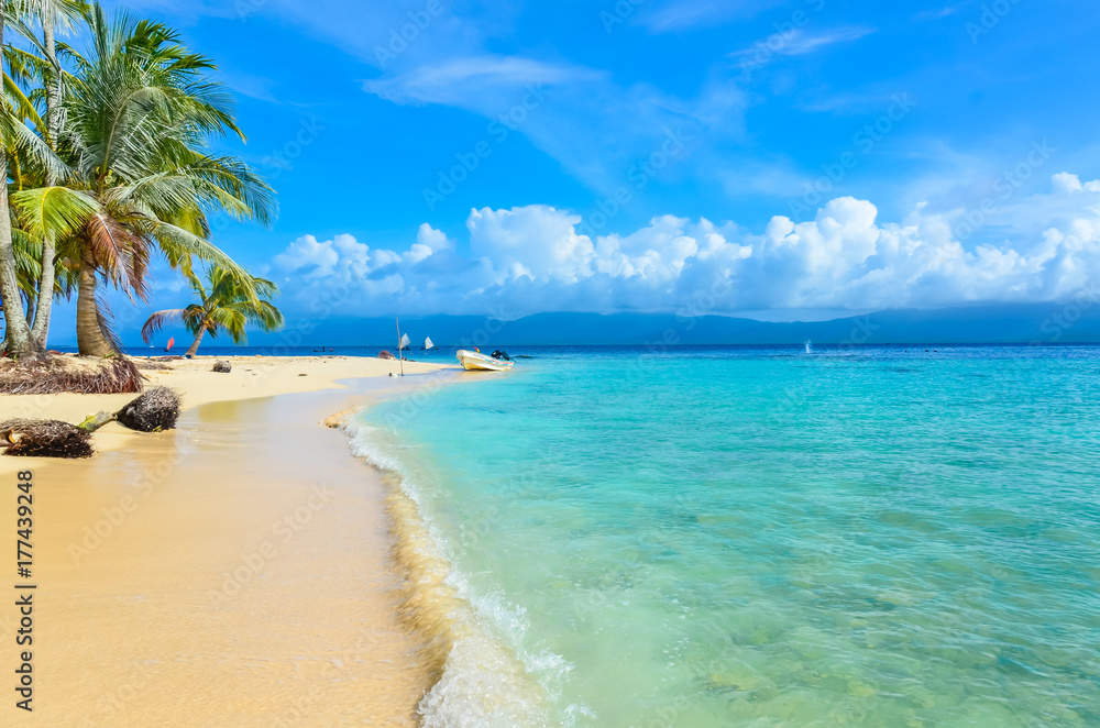 Beautiful lonely beach in caribbean San Blas island, Kuna Yala, Panama. Turquoise tropical Sea, paradise travel destination, Central America