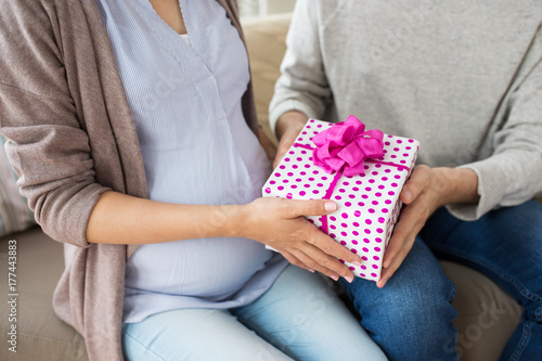 close up of man giving present to pregnant wife © Syda Productions