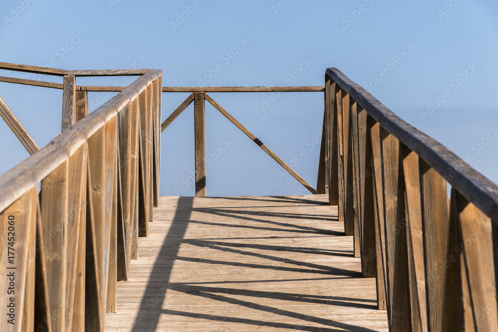 Obraz premium Detail of footbridge access to the beach