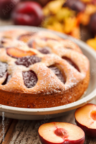 Wallpaper Mural plum cake Torontodigital.ca