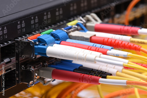 Optical network cables in data center
