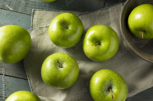 Raw Green Organic Granny Smith Apples