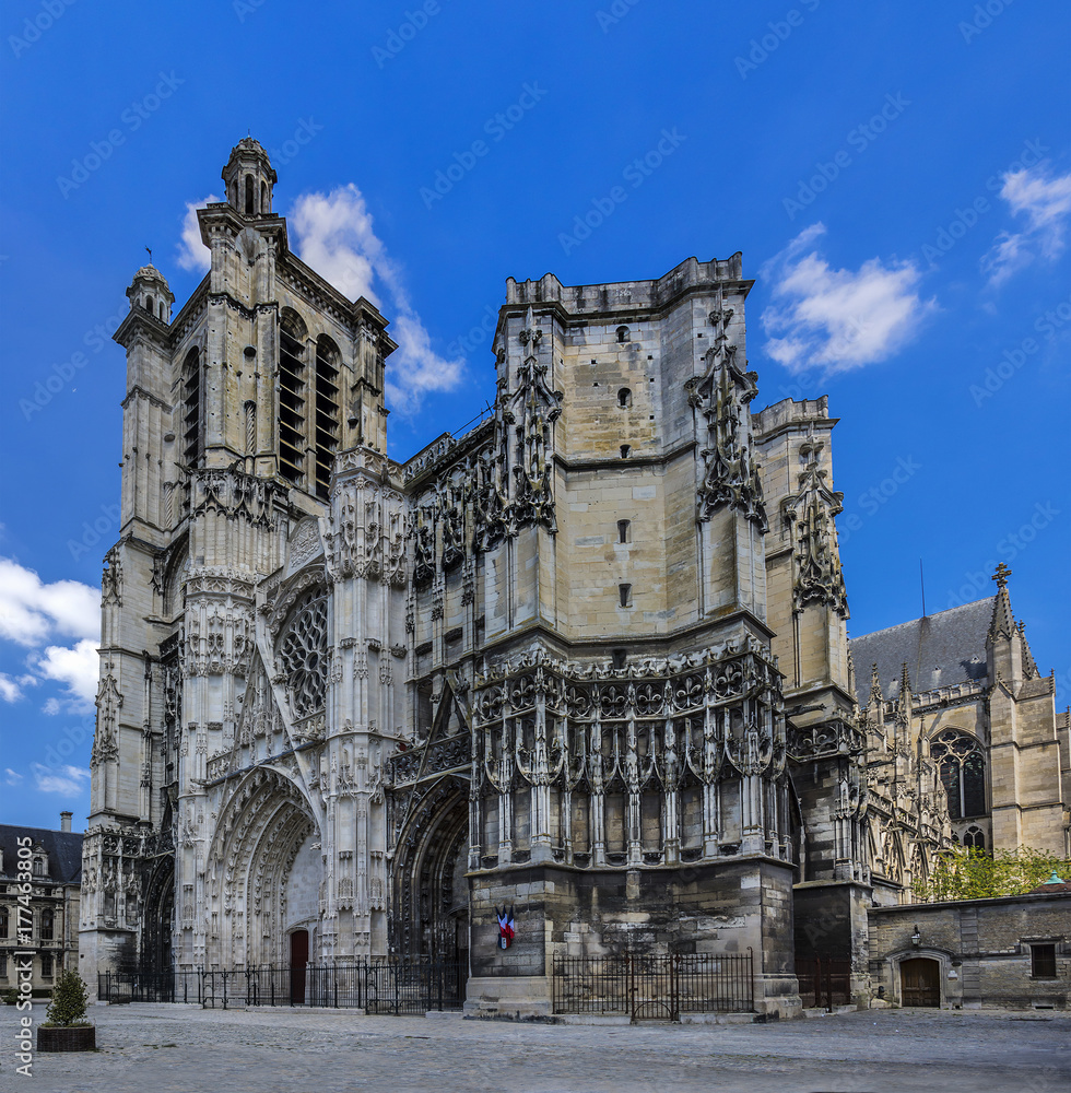Fototapeta premium Troyes Cathedral (Cathedrale Saint-Pierre-et-Saint-Paul de Troyes, IX century) is a Roman Catholic cathedral - a national monument of France, located in town of Troyes in Champagne. France.