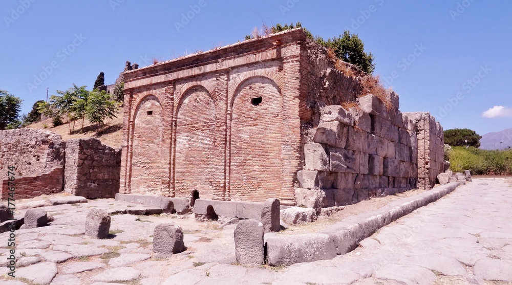 Italie Pompei Cheteau D Eau Briques Castellum Aquae Stock Photo Adobe Stock