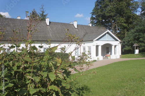 Dwór- Złoty Potok
