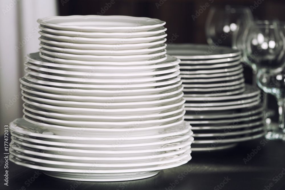 Obraz premium Stack of plates on table