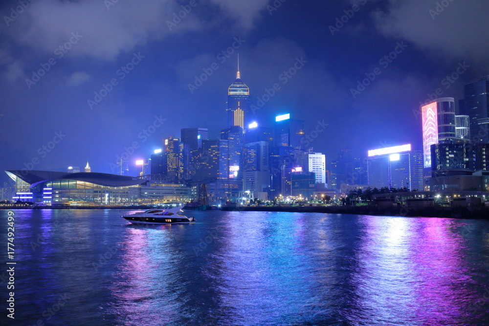 夜の香港島埠頭