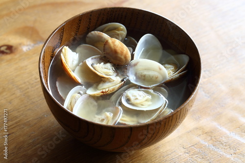 あさりの味噌汁　Miso soup with Asari clams
