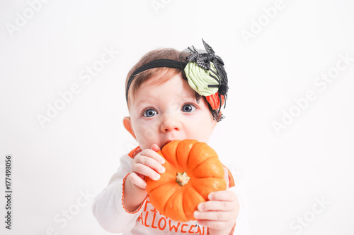 Εκτύπωση καμβά Baby dressed up in Orange Festive Halloween Outfit