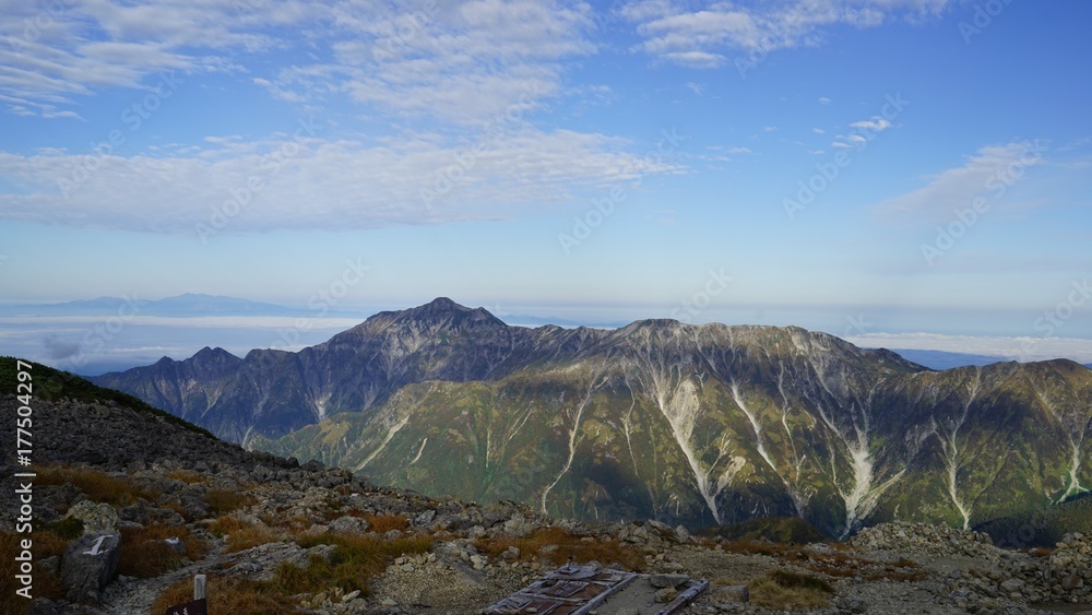 北アルプス登山、南岳幕営地から望む笠ヶ岳