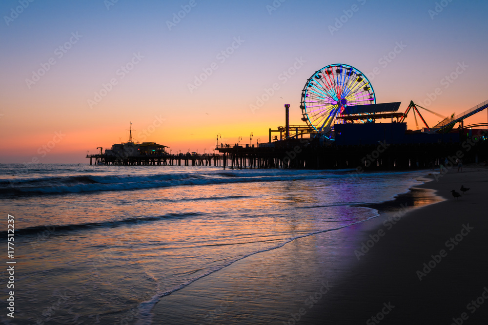 Obraz premium molo santa monica o zachodzie słońca, los angeles