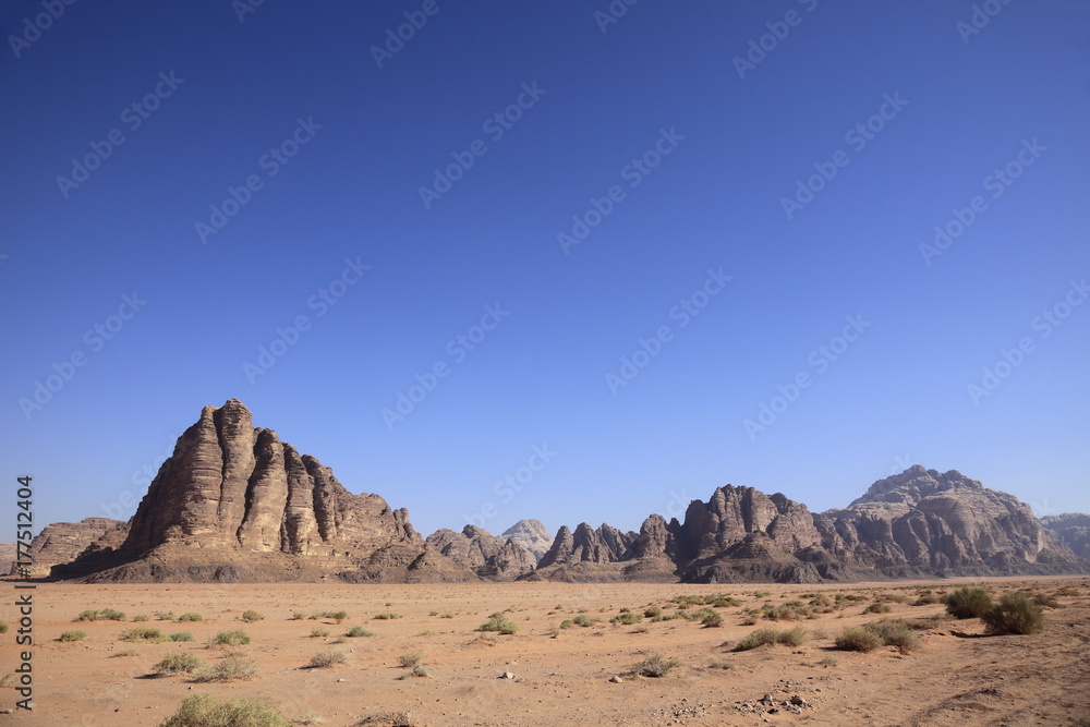 Fototapeta premium ワディ・ラムの知恵の七柱