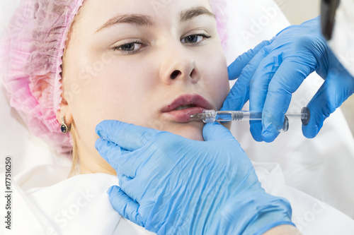 The girl undergoes the procedure of cosmetic surgery to increase the lips 