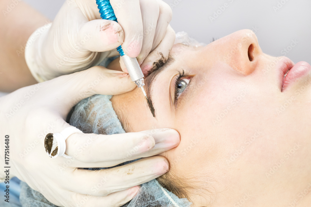 © lester120 - Microblading eyebrows workflow in a beauty salon © lester120 - Microblading eyebrows workflow in a beauty salon