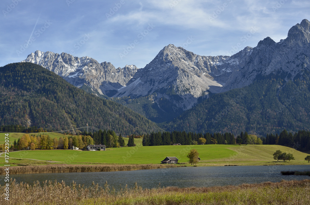 Schmalensee vor Karwendel bei Mittenwald
