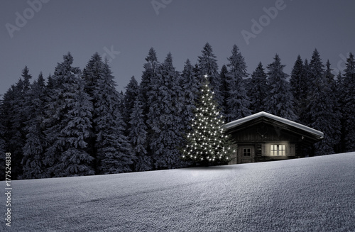Schihütte mit Weihnachtsbaum