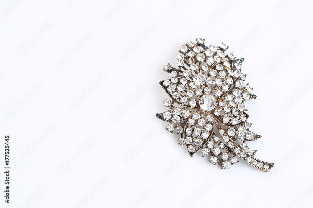 diamond on flower brooch diamond on flower brooch