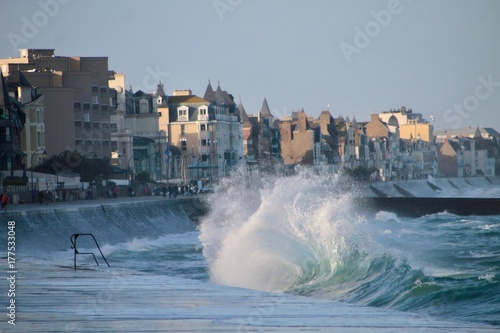 Vagues  Digue St Malo 