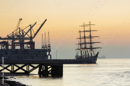 Tagus river, cranes and ship in a foggy dawn © p_rocha