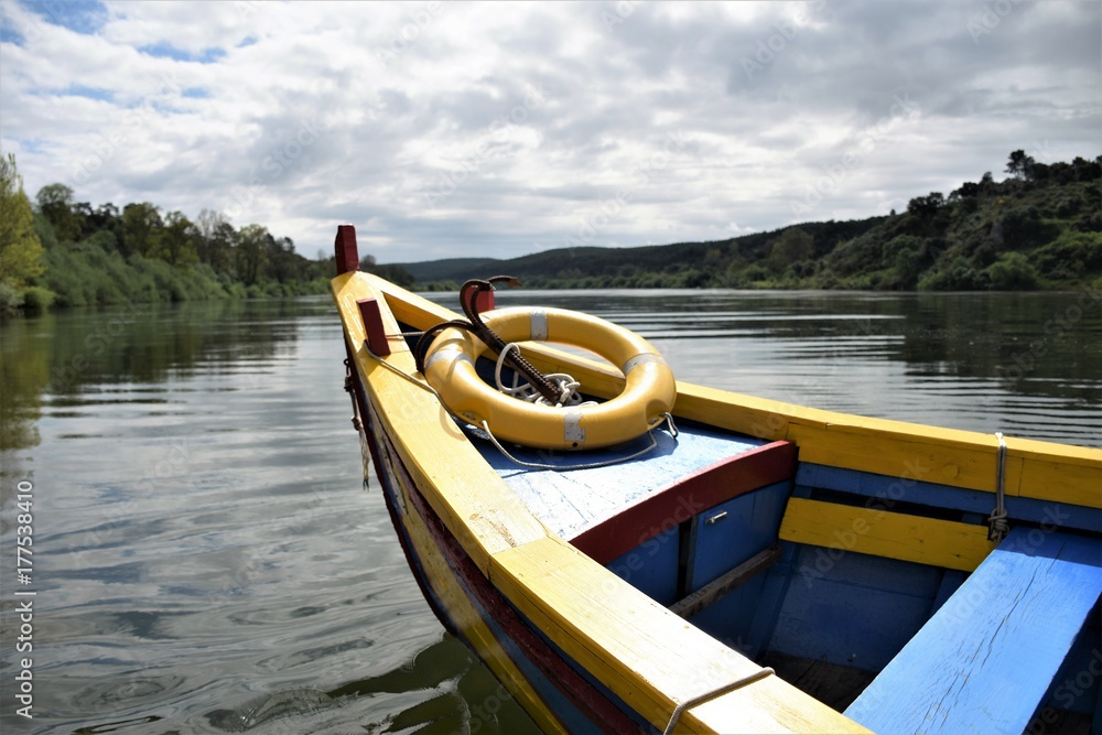 Obraz premium Yellow boat