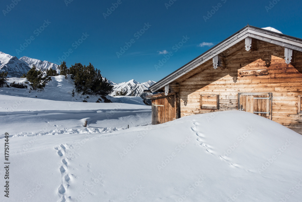 Spuren zur Schihütte