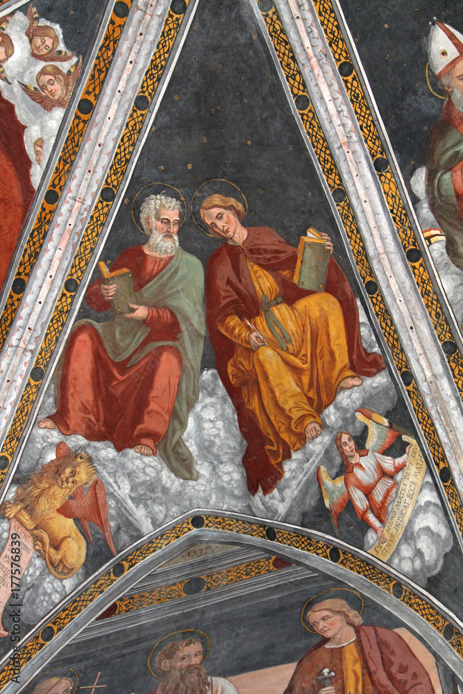 gli evangelisti Marco e Matteo; volta del presbiterio della chiesa di San Vigilio a Pinzolo
