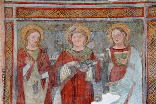 Sant'Apollonia, Santo Stefano e Santa Lucia; affresco nella chiesa di San Vigilio a Pinzolo
