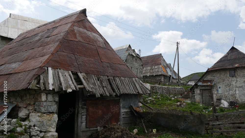 Antico villaggio di Lukomir in Bosnia Herzegovina sui monti Balcani occidentali Antico villaggio di Lukomir in Bosnia Herzegovina sui monti Balcani occidentali