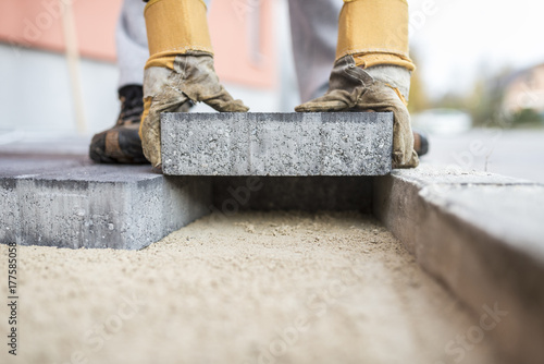 Builder laying outdoor paving slabs Fototapet