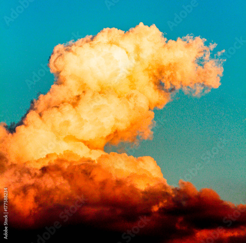Φωτογραφία Billowy Monster Wave Cloud in the Sky