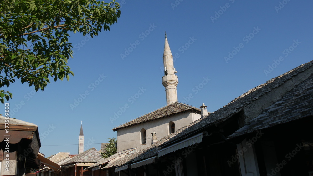 Moschea e minareto a Mostar