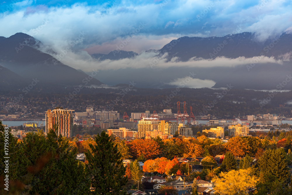 Obraz premium View from Queen Elizabeth Park at Fall